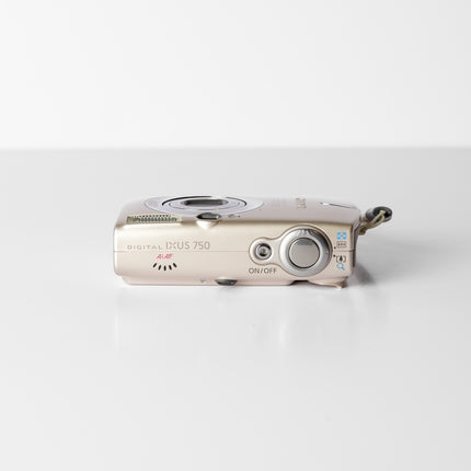 Canon IXUS 750