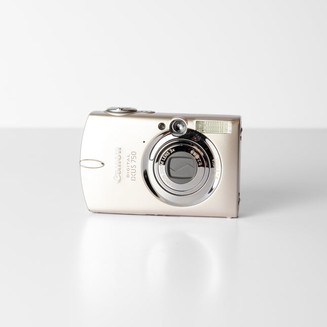 Canon IXUS 750